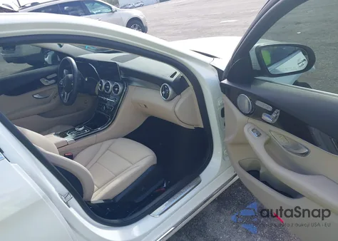 2021 Mercedes-Benz C 300 4Matic z USA, uszkodzony, nr VIN W1KWF8EB6MR644756